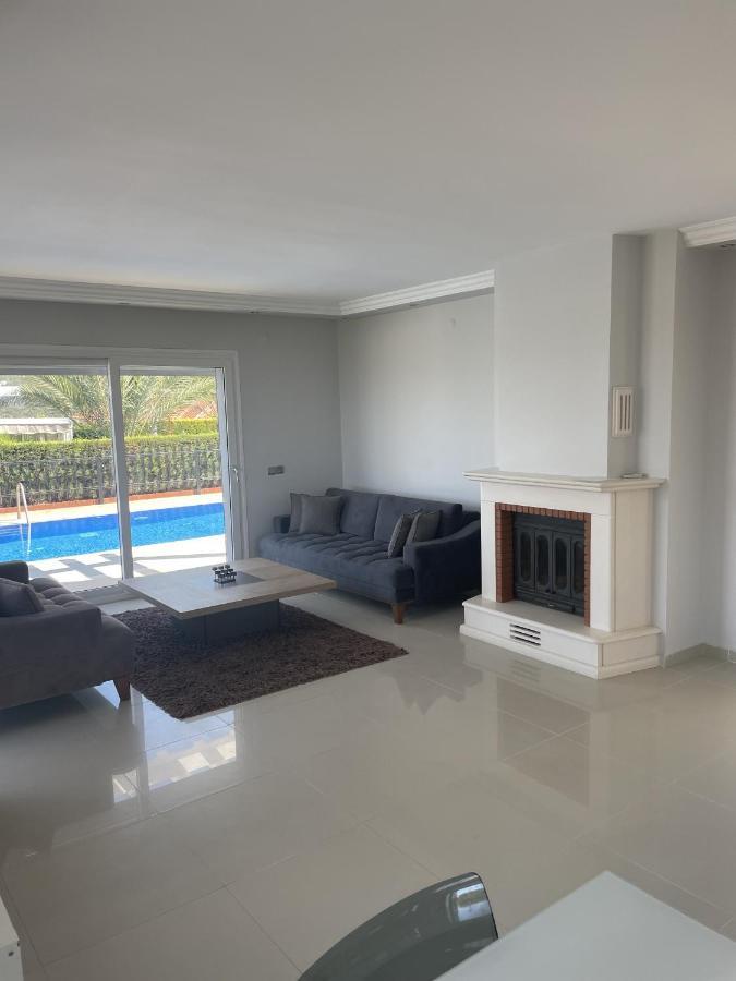 Luxury Villa With Amazing View, Кешме Экстерьер фото