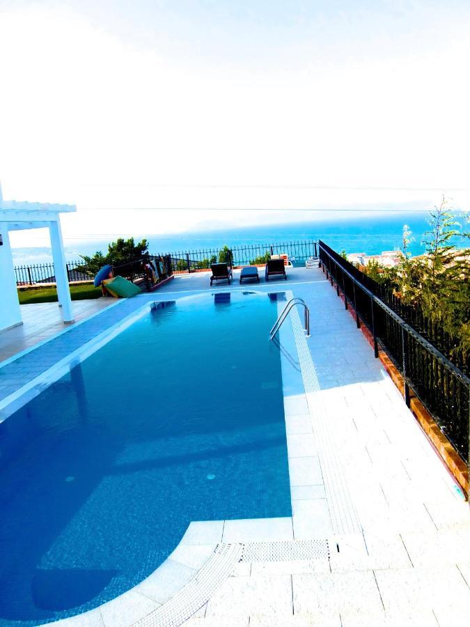 Luxury Villa With Amazing View, Кешме Экстерьер фото