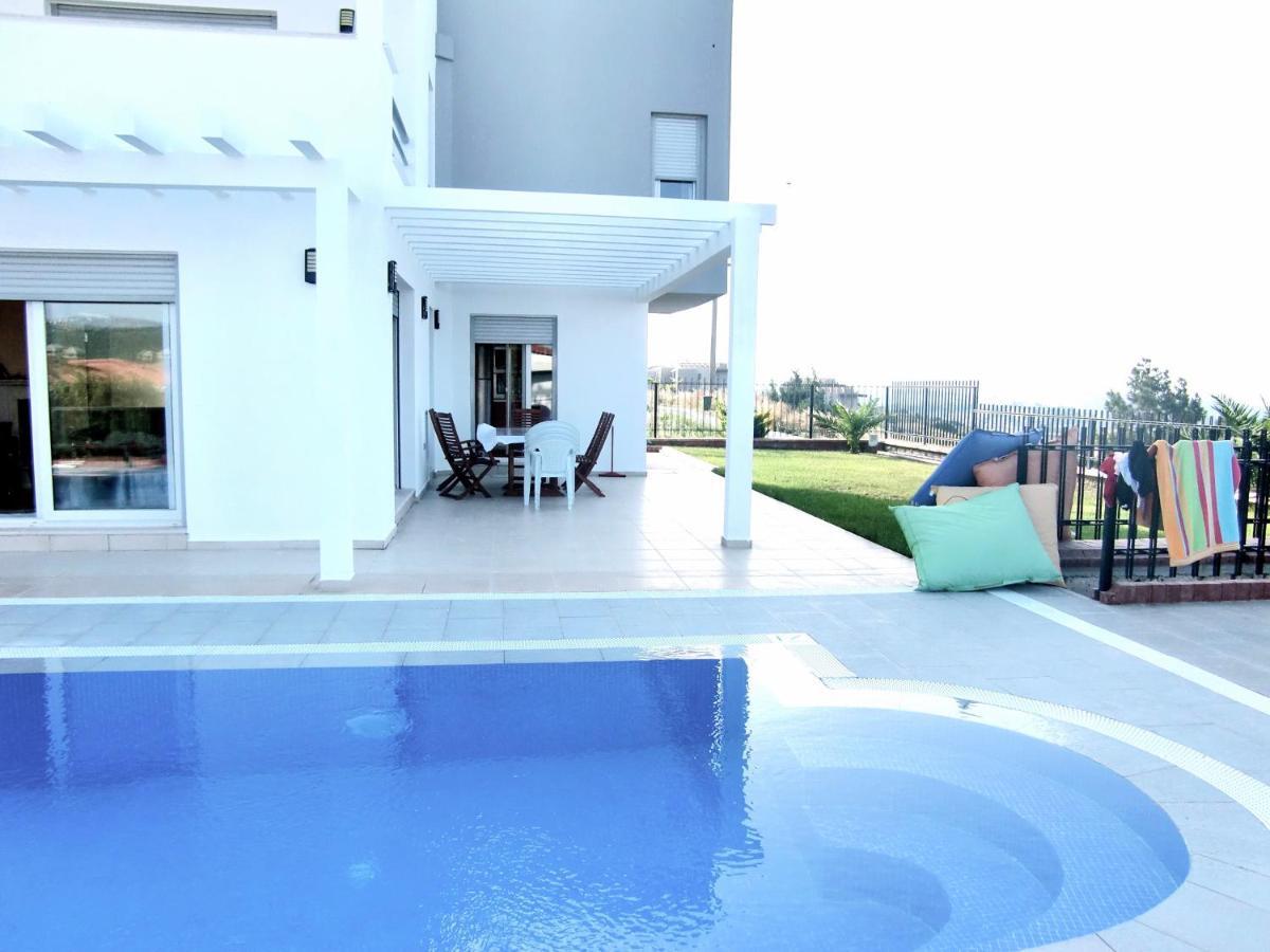 Luxury Villa With Amazing View, Кешме Экстерьер фото